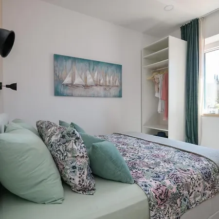 Sunny Getaway Apartament