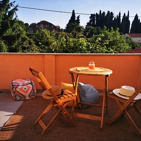 Sunny Getaway Apartament *