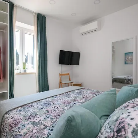 Sunny Getaway Apartment